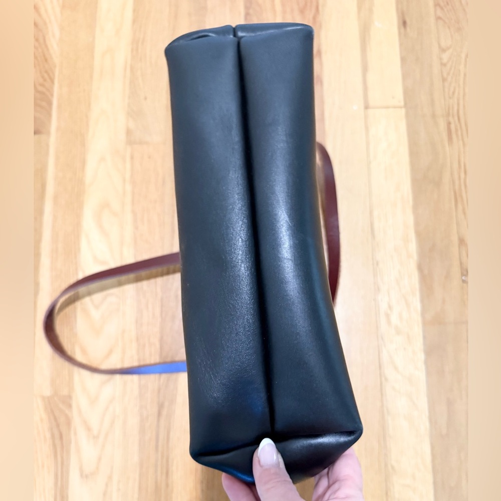 Neva Opet Nikki Zip Tote in Black and Cognac - Picture 10 of 10